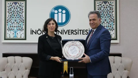 Zeynep Bilgehan Malatya'da Rektör Akpolat'ı Ziyaret Etti