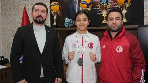 Asmin Çabas’a Coşkulu Karşılama