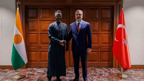 Dışişleri Bakanı Fidan, Nijerli Bakan ile Görüştü