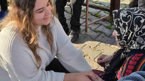 Üniversiteli Gençlerin Yaşlı Çınarlarla Buluşması