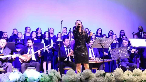 Kozan'da Halk Korosu İlk Konserini Verdi