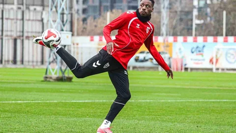 Samsunspor'dan Musaba'ya Disiplin Cezası