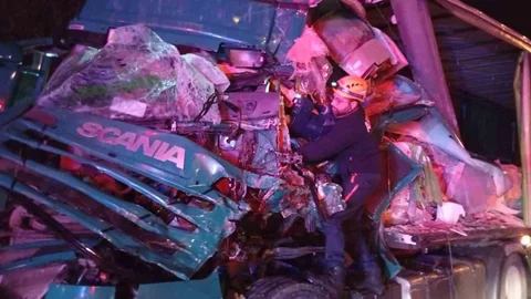 Rize'de Tır Kazası Sonrası Yaralı Kurtarıldı