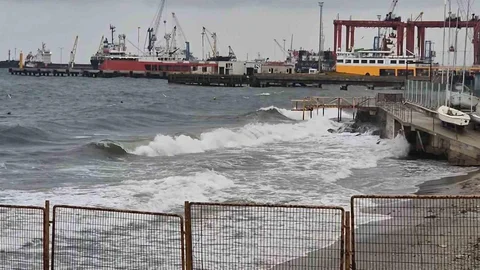 Tekirdağ'da Şiddetli Poyraz Etkili Oluyor