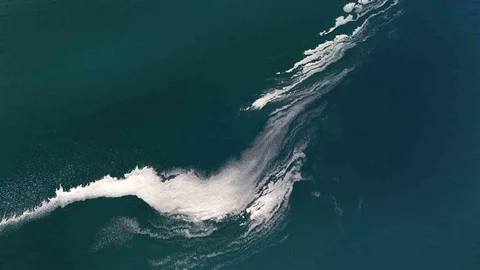 Van Gölü'nde İlginç Köpüklenme Olayı