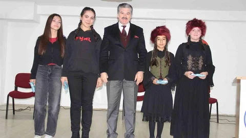 Murat Atılgan Ortaokulu'nda Türk Dili Günü Programı