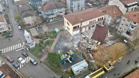 Körfez'de Riskli Bina Yıkıldı