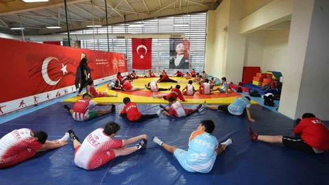 Geleceğin Güreşçileri Antalya'da Yetişiyor