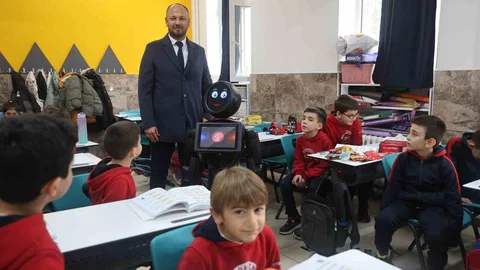 Çocuklar Konya'da Robotla Şivlilik Öğrendi