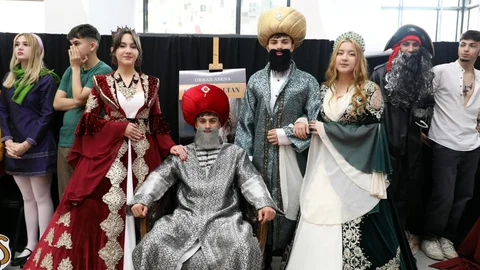 Öğrenciler Roman Kahramanlarını Tanıttı