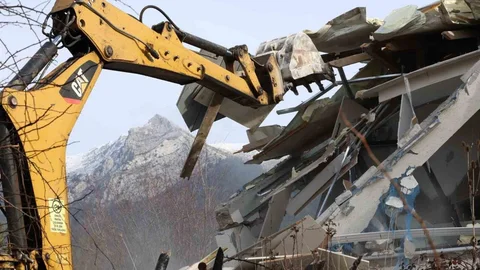 Uludağ'daki Kaçak Yapılar Yıkıldı