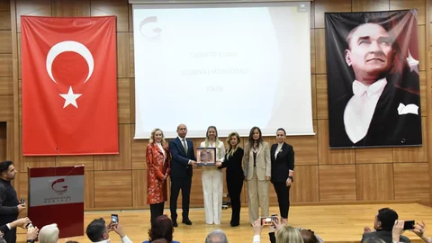 Gaziantep'te Geleneksel Hizmet Ödülü Töreni Gerçekleşti