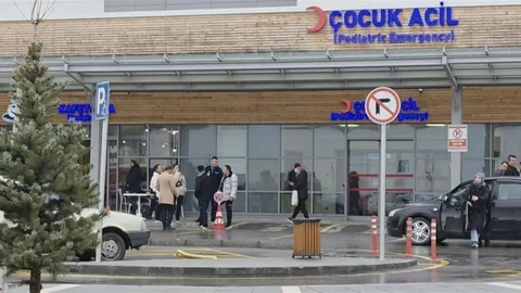 Kütahya'da 23 Öğrenci Hastaneye Kaldırıldı