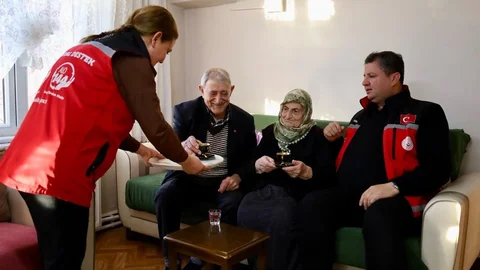 67 Yıllık Mutluluğa Kahve Bahane Ziyareti