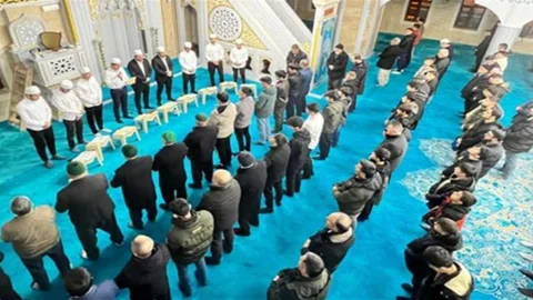 Hakkari’de Regaib Kandili Kutlamaları Gerçekleşti