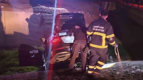 Batman'da Otomobil Su Kanalına Uçtu