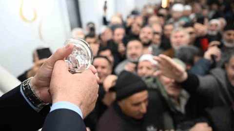 Regaip Kandilinde Sakal-ı Şerif Ziyarete Açıldı