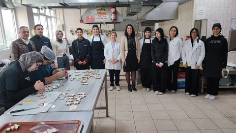 Adana'da Öğrenciler Kafe İşletiyor