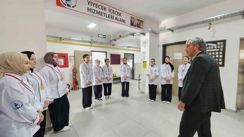 Kütahya'da Öğrencilere Uluslararası Başarı Tebriği