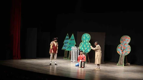 Aydın'da Çocuklara Tiyatro Eğlencesi