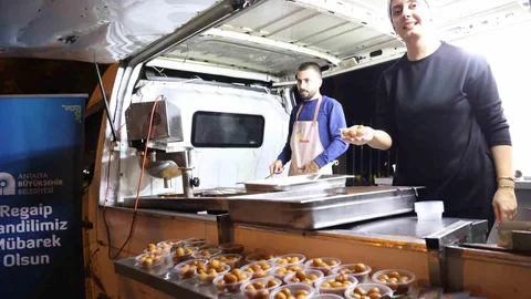 Antalya'da Regaip Kandili İkramları