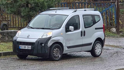 Otomobil ve Ticari Araç Çarpıştı