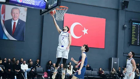 Çayırova'da Basketbol Maçı Heyecanı