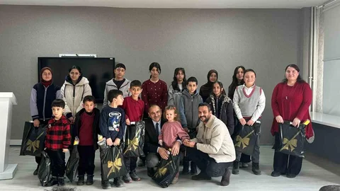 Muradiye'de Kitap Okuma Yarışması Ödül Töreni