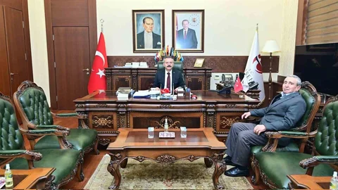 Eskişehir'de Şehit Babası Vali'yi Ziyaret Etti