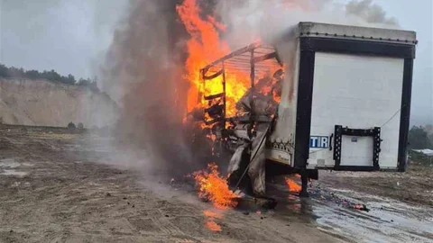 Bolu'da Kağıt Yüklü Dorse Yangını