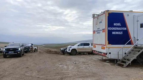 Libya Heyetini Taşıyan Uçak Düştü