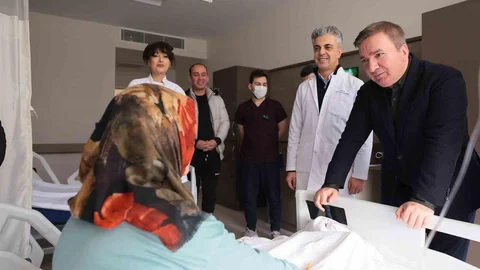 Vali Aydoğdu Hastaları Ziyaret Etti