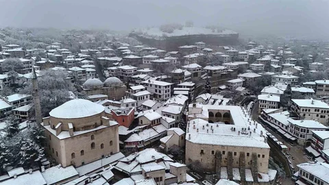 Safranbolu'da Tarihi Konaklar Karla Kaplandı