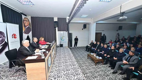 Eskişehir'de Vali Aksoy Muhtarlarla Buluştu