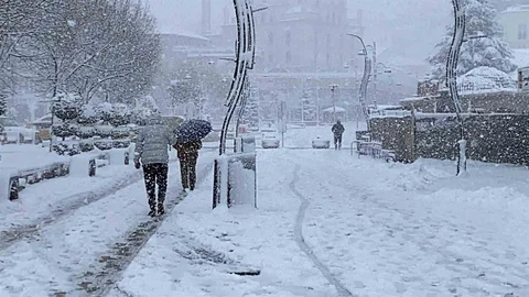 Bolu'da İlk Kar Yağışı Başladı