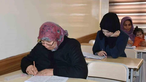 Yanlış Otobüse Binmemek İçin Okuma Yazma Öğrendi