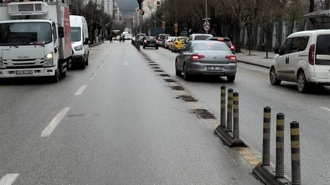 Atatürk Caddesi'nde Dubalar Azaltıldı