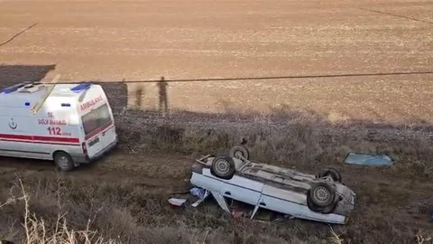 Çorum'da Otomobil Tarlaya Uçtu