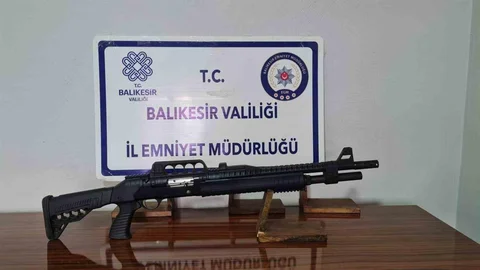 Gönen'de Ruhsatsız Silah ve Çalıntı Motosikletler Ele Geçirildi