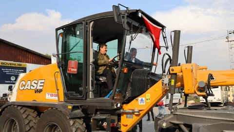 TBB’den Toroslar’a Greyder ve Atık Toplama Aracı Hibesi