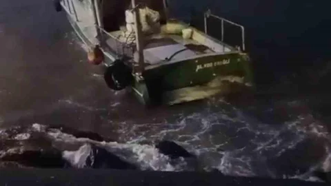 Zonguldak'ta Balıkçı Teknesinin Kurtarılma Anları