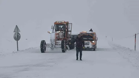 Muş-Kulp Karayolu Tır Trafiğine Kapandı