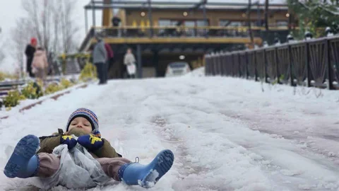 Zonguldak'ta Çocuklar Karda Eğlendi
