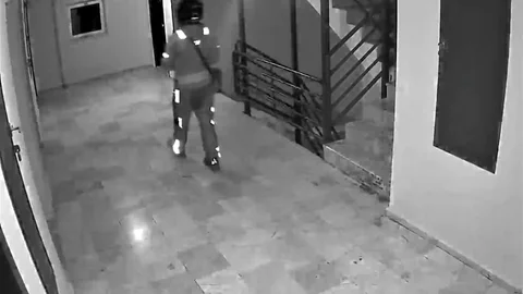 Kurye Tuvaletini Binada Yaptı