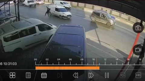 Adana'da Hafif Ticari Araç Kazası