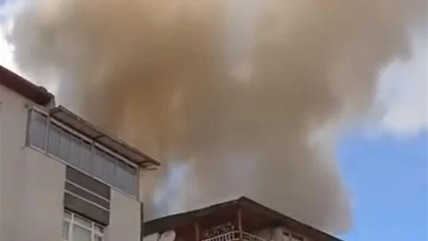 Ankara'da Binanın Çatısı Yangınla Sardı