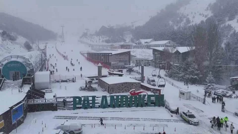 Palandöken'de Yılbaşı Hazırlıkları İçin Kar Yağışı