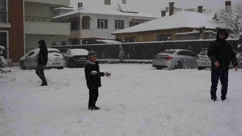Erciş'te Kar Eğlencesi Başladı