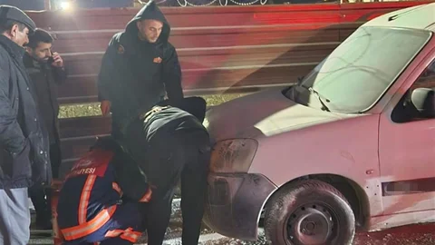 Van'da Park Halindeki Kamyonette Yangın Çıktı