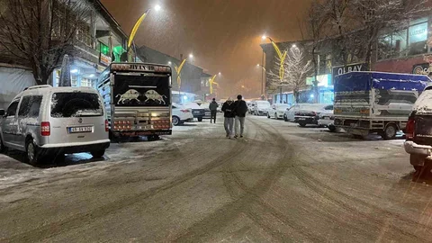 Hasköy’de Mevsimin İlk Karı Yağdı